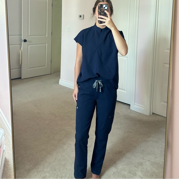 FIGS Rafaela Top - Picture 2 of 2